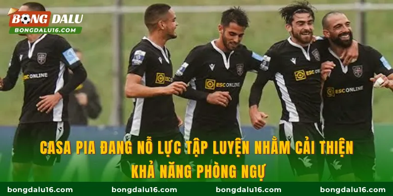 Casa Pia đang nỗ lực tập luyện nhằm cải thiện khả năng phòng ngự