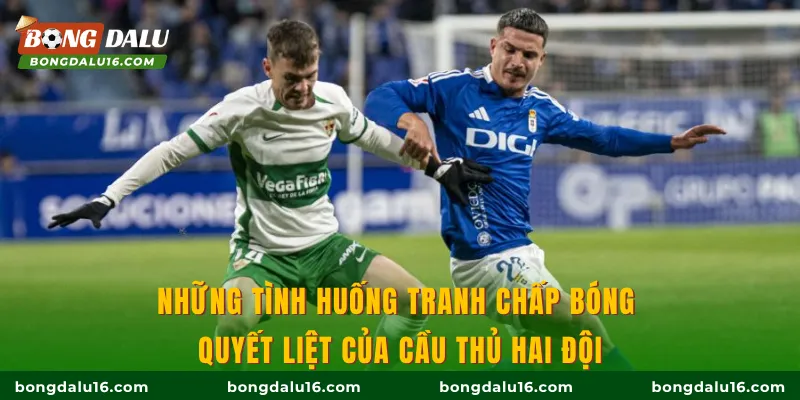 Những tình huống tranh chấp bóng quyết liệt của cầu thủ hai đội